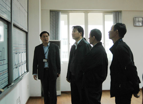 东航工程技术公司总经理一行参观成都维修基地