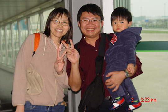 中国南方航空首个两岸清明包机航班顺利首航