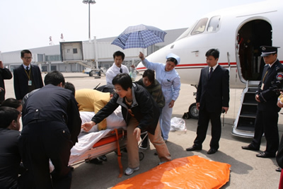 宜昌三峡机场圆满保障澳重病旅客急救包机