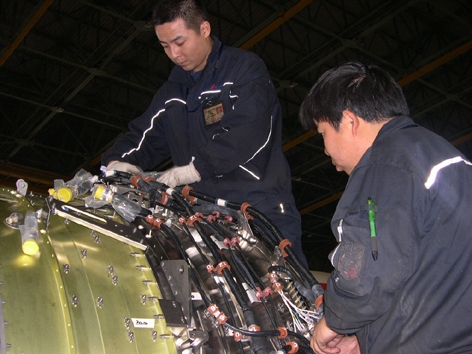 成都维修基地航线部首次装配A319飞机QEC