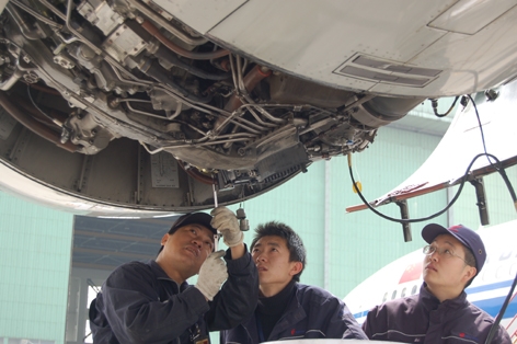 国航上海维护中心员工到成都学习A340维护