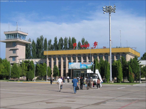 伊宁机场庆祝新疆机场集团公司成立三周年