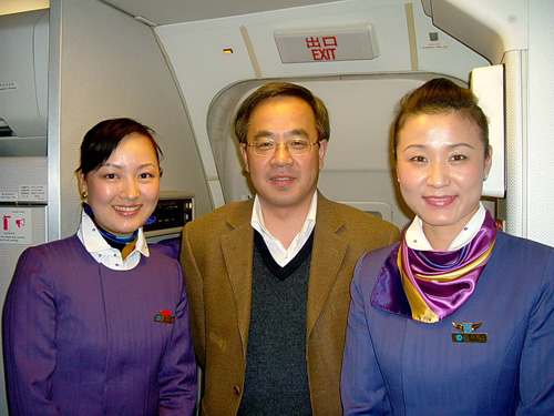 团中央书记处第一书记胡春华等乘厦航航班抵京