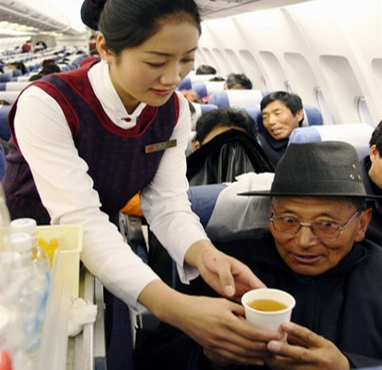 国航西南“蓝色旅途”乘务示范组十年创建路