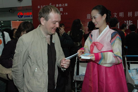 东航北京基地为“文明旅游周”活动增光添彩