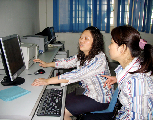 记国航成都维修基地大修工卡组组长张文霞