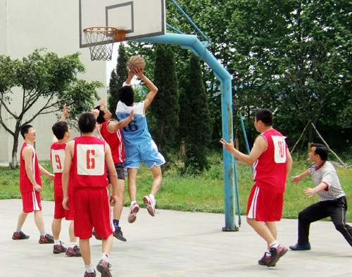 成都维修基地举行第三届“安全杯”篮球比赛