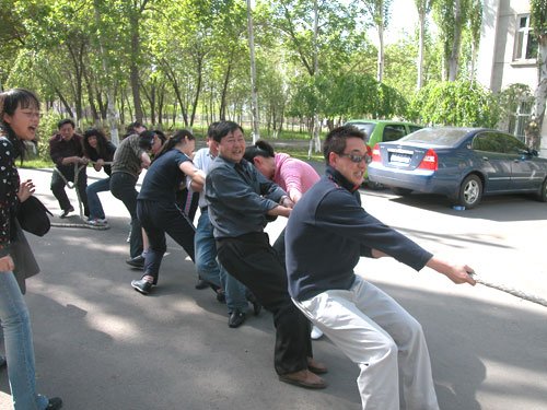 南航新疆航务部举办迎五一“安康杯”运动会