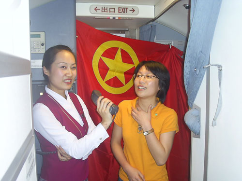 南航新疆分公司五四青年节万米高空办活动