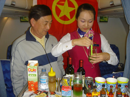 南航新疆分公司五四青年节万米高空办活动