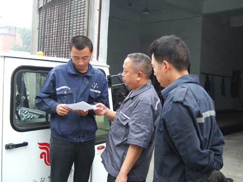 记国航工程技术成都维修基地优秀职工曾健