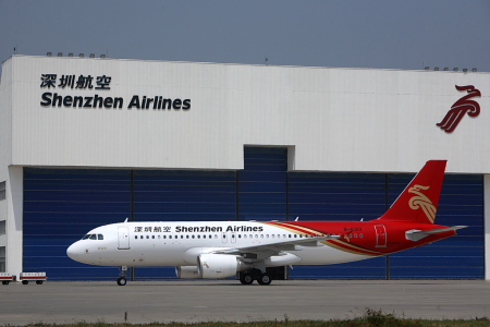 庆祝香港回归十周年 深航“香港号”飞抵深圳