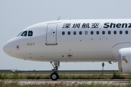 庆祝香港回归十周年 深航“香港号”飞抵深圳