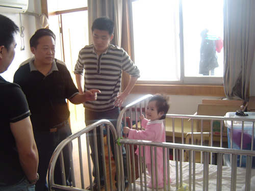 杭州空管中心组织团员青年赴临安福利院慰问