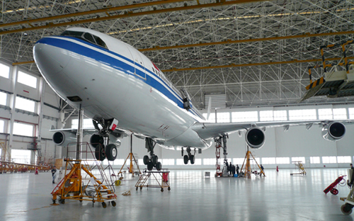 成都维修基地首次异地更换A340飞机起落架封圈