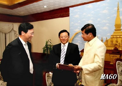 中国一航代表团访老挝 老挝对新舟60飞机表满意