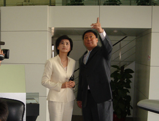 杨元元就中国民航现状等问题接受凤凰卫视采访