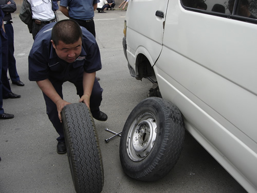 东航甘肃分公司车辆保障公司举办技术竞赛活动