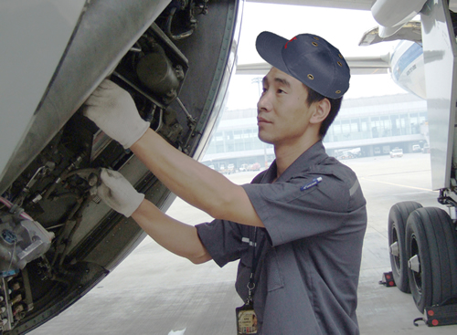 记成都维修基地航线维修部优秀职工喻明康