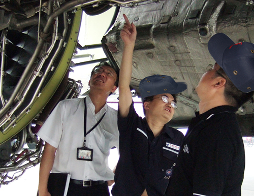 国航成都维修基地航线部连续排除多起飞机故障