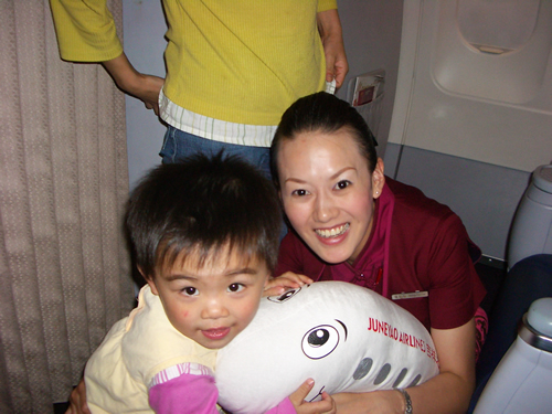 吉祥航空机上开展“吉祥天使伴‘六一’活动”