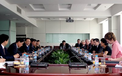 民航总局副局长杨国庆会见英国运输大臣一行