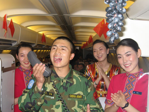 记南航新疆分公司空乘与维和官兵的空中之旅