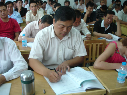 新疆民航物业公司召开了安全生产经验交流会