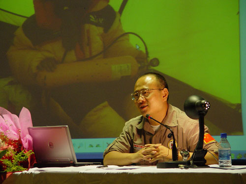 东航甘肃公司举办登顶珠峰勇士袁玮事迹报告会