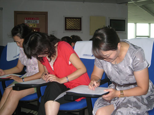 南航新疆客舱部开展“四查四严”安全整顿工作