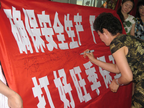 南航新疆分公司客舱部打好旺季生产仗表决心