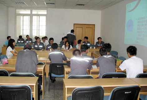 成都维修基地大修部组织团员谈“四心服务”