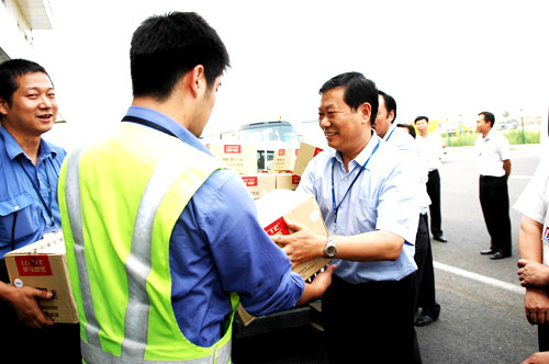 国航股份党委书记谭植洪等领导慰问Ameco员工