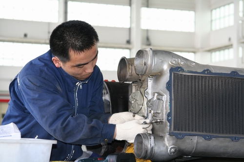 南航乌鲁木齐维修基地提高质量降低维修成本