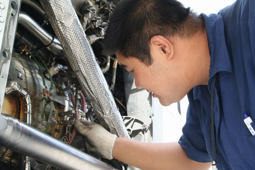 新疆乌鲁木齐维修基地一线员工战高温保安全