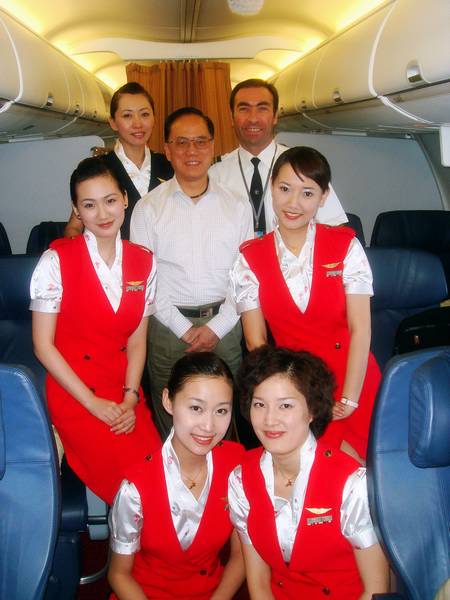 深圳航空公司顺利保障香港特首曾荫权抵达东北