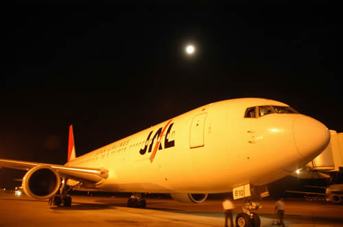 8月25日首架日航包机抵达海口美兰国际机场