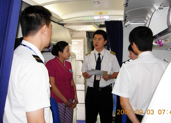 南航大连分公司飞行部狠抓空防工作责任到人