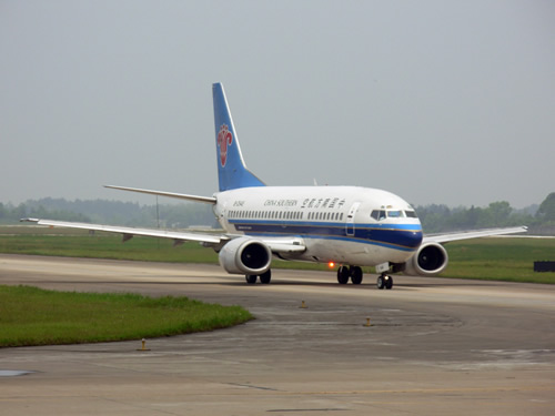 南航8月份客运量581万人次 按年升15.4%