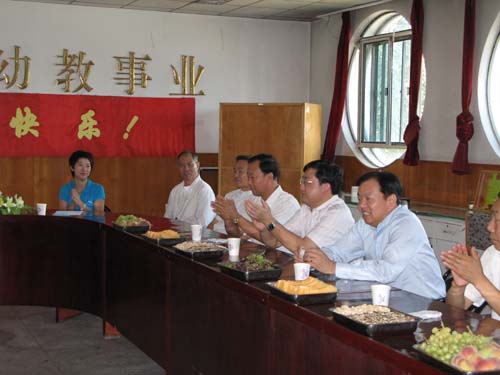 新疆民航物业公司教师节慰问幼儿园保教人员