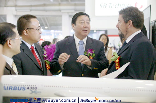 杨元元局长参观空中客车公司展台