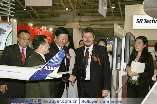 杨元元局长参观空中客车公司展台