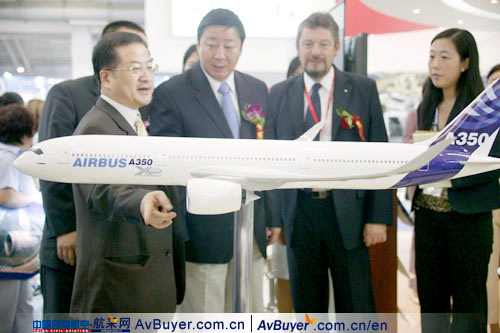 杨元元局长参观空中客车公司展台