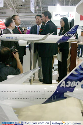 杨元元局长参观空中客车公司展台