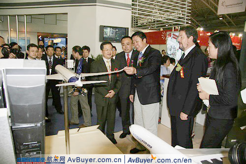 杨元元局长参观空中客车公司展台