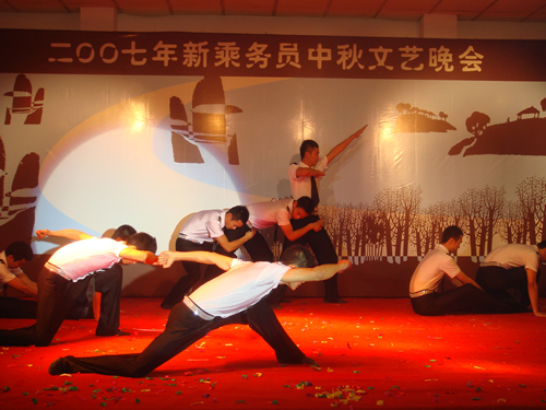 国航西南客舱部为新乘务员举办中秋联谊晚会