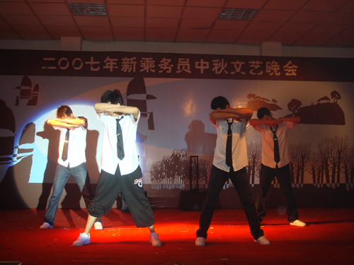 国航西南客舱部为新乘务员举办中秋联谊晚会