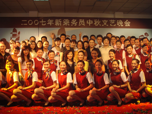 国航西南客舱部为新乘务员举办中秋联谊晚会