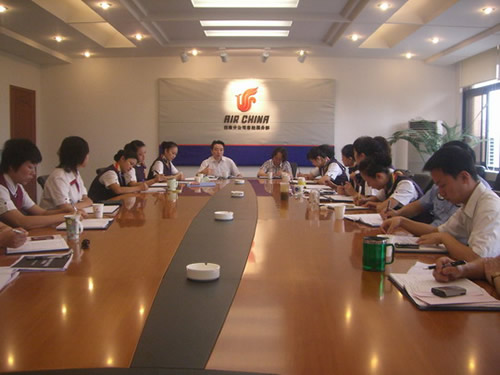 国航西南客舱部强调干部表率作用保障十一生产