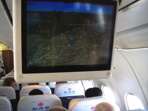 国航西南和谐机组将祖国国旗飘扬在世界之颠